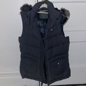 Athlete Vest with Fur Hood